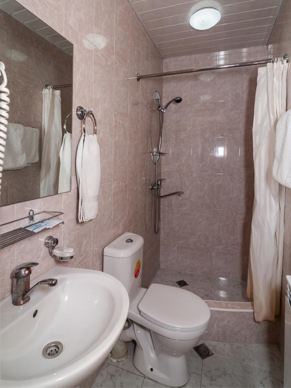 Vip Hotel 3*